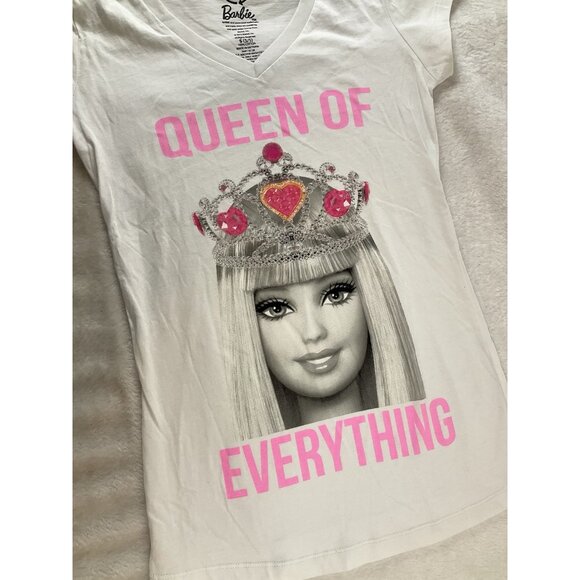 Barbie Queen Of Everything Junior‎ Vneck White Tshirt Small Graphic Print NWOT - Picture 4 of 7